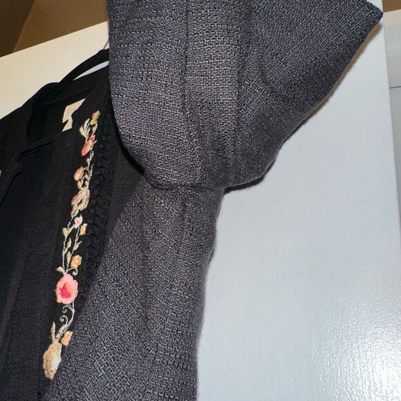 Chicos Medium (1) Black Tweed Crochet Lace Embroidered Floral Jacket Womens EUC - Picture 3 of 8